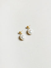Load image into Gallery viewer, Clementine Earrings in Gold
