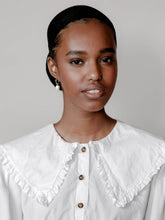 Load image into Gallery viewer, Small Pearl Hoops in Gold
